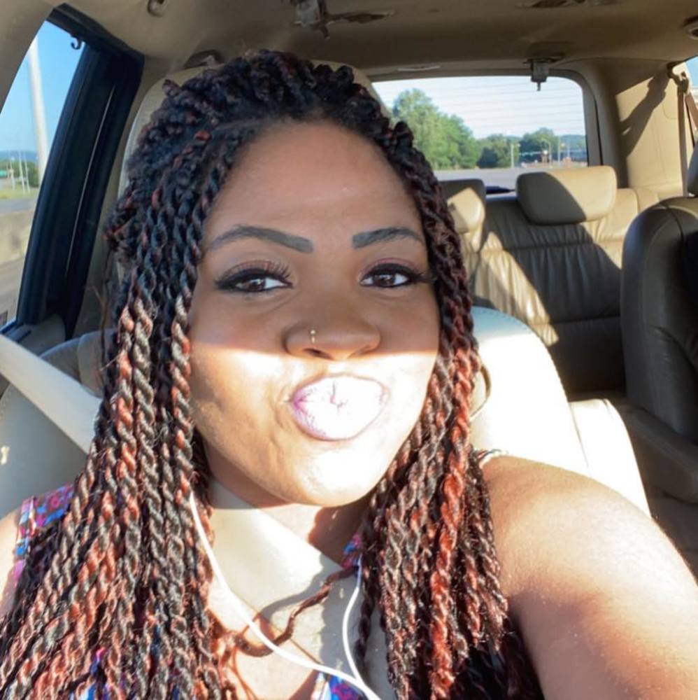 Meet your Posher, Claraneisha
